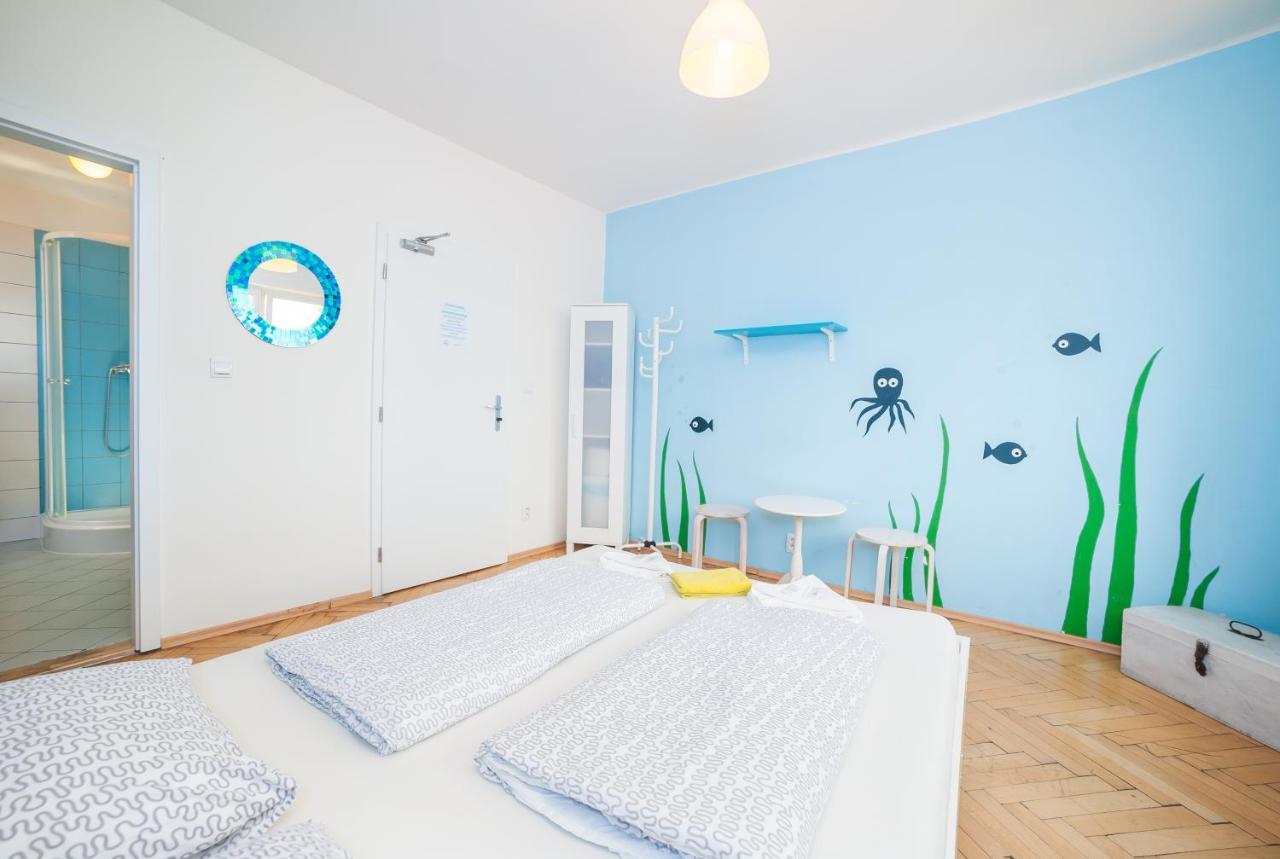 Patio Hostel Братислава Экстерьер фото