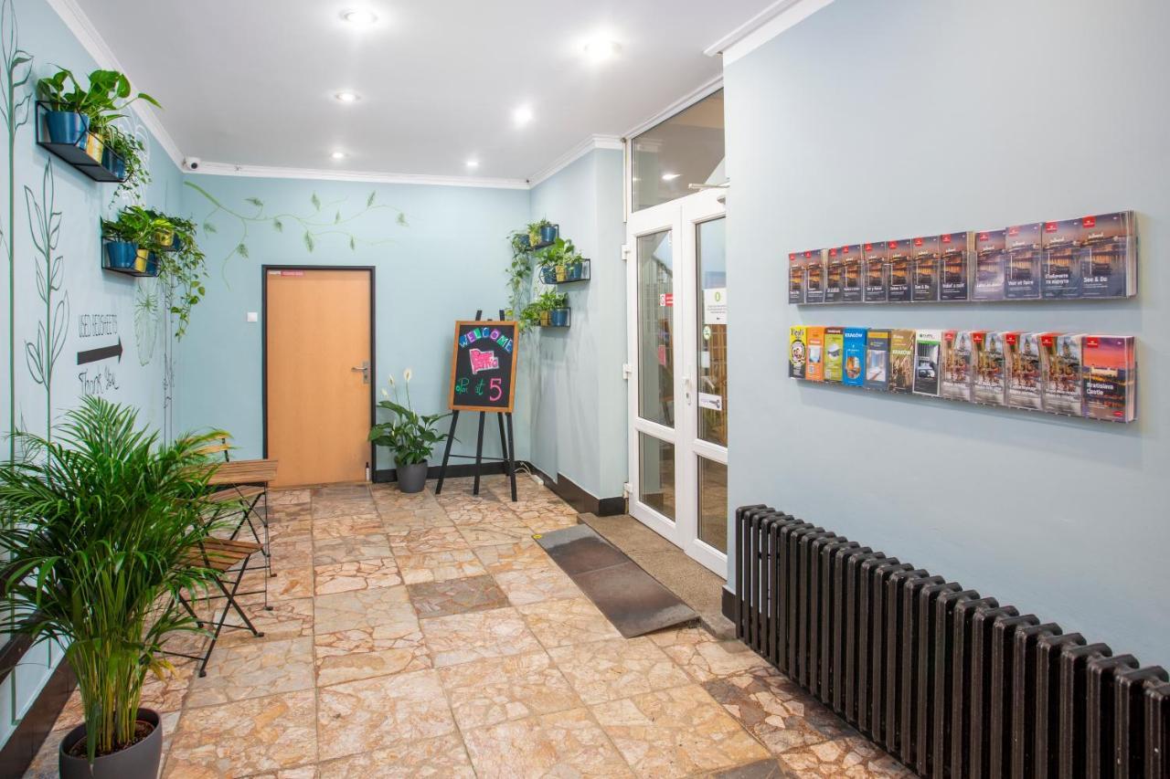 Patio Hostel Братислава Экстерьер фото