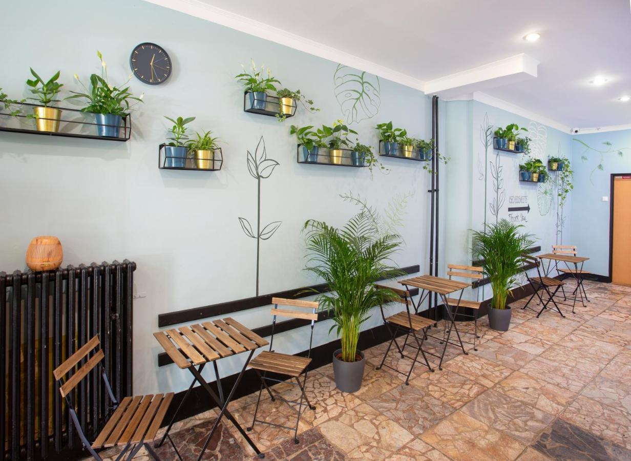 Patio Hostel Братислава Экстерьер фото