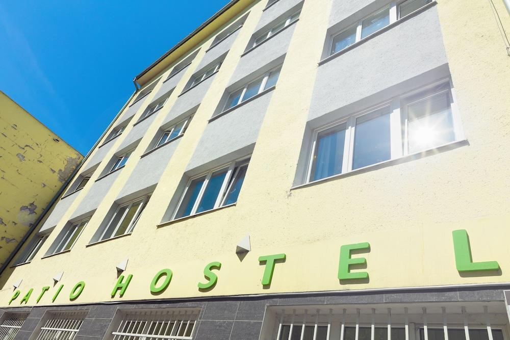 Patio Hostel Братислава Экстерьер фото