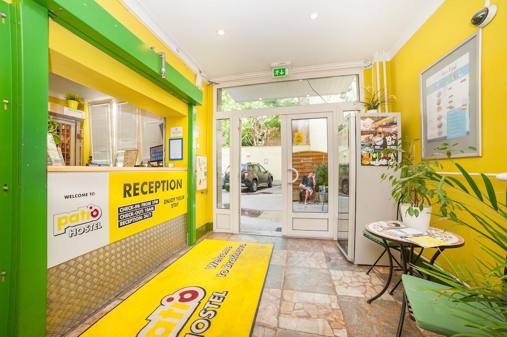 Patio Hostel Братислава Экстерьер фото