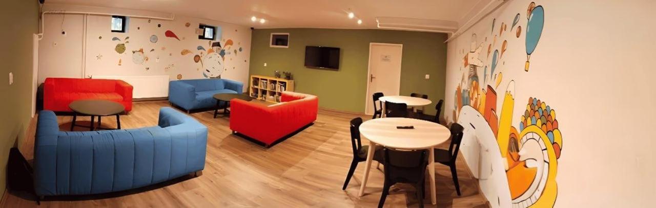 Patio Hostel Братислава Экстерьер фото