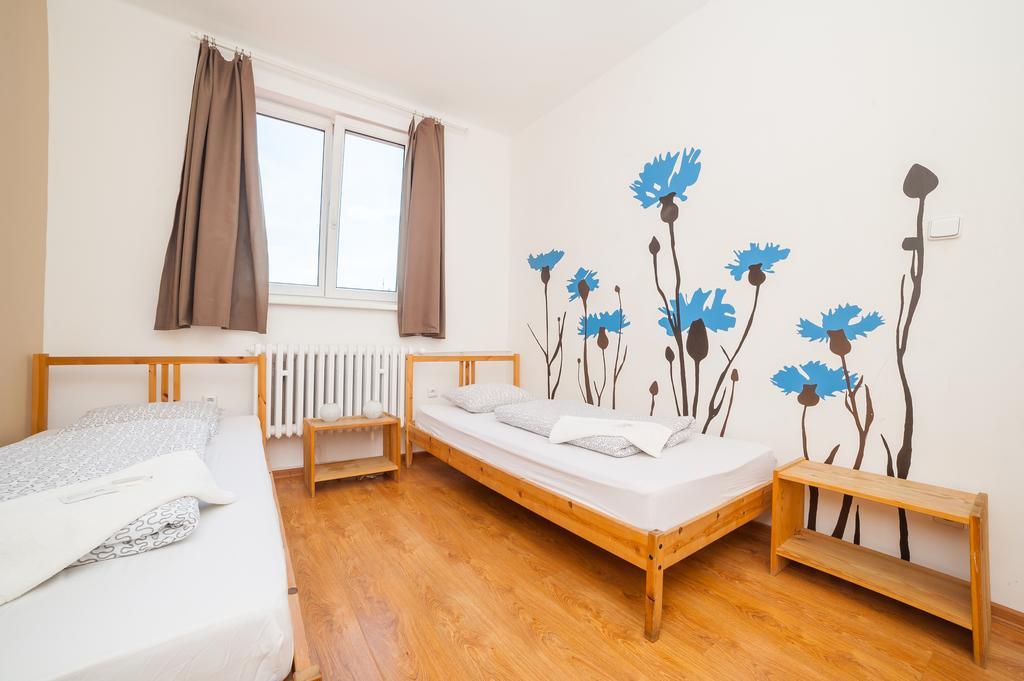 Patio Hostel Братислава Экстерьер фото