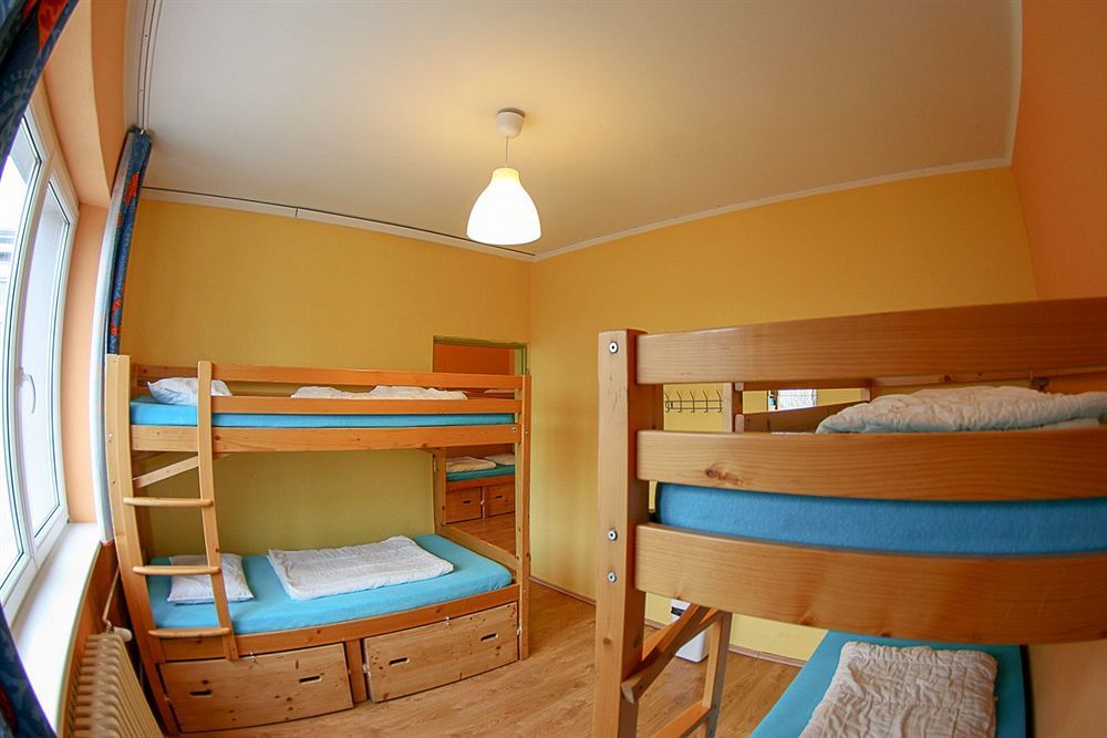 Patio Hostel Братислава Экстерьер фото