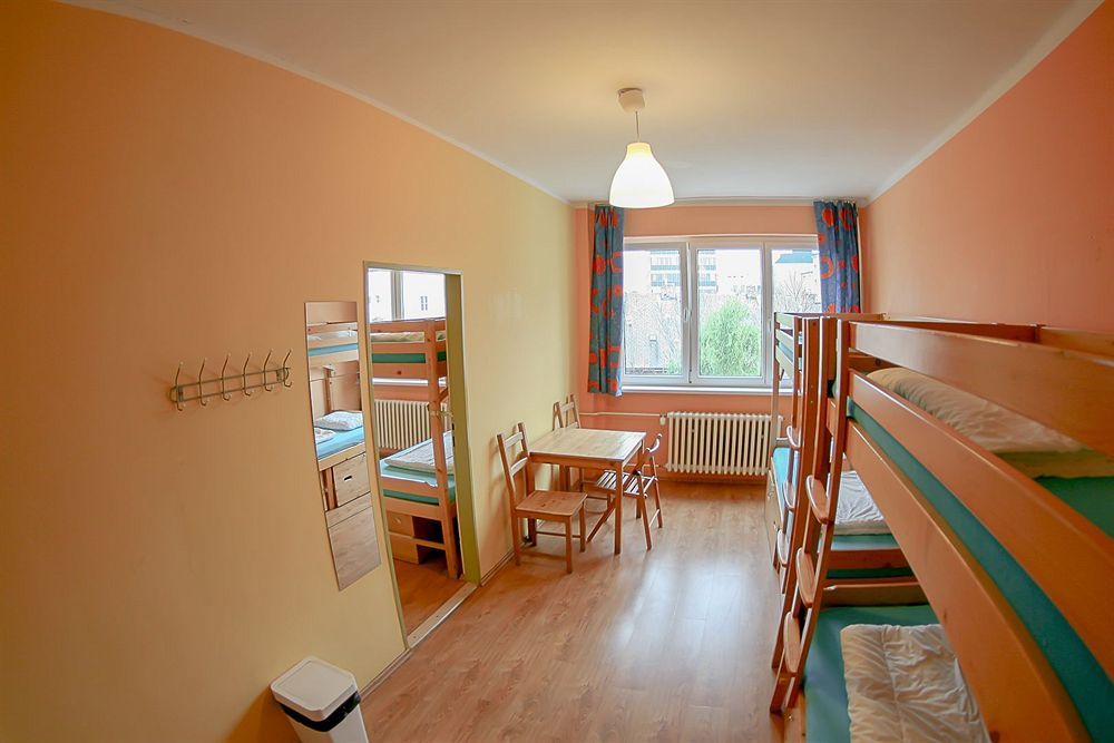 Patio Hostel Братислава Экстерьер фото