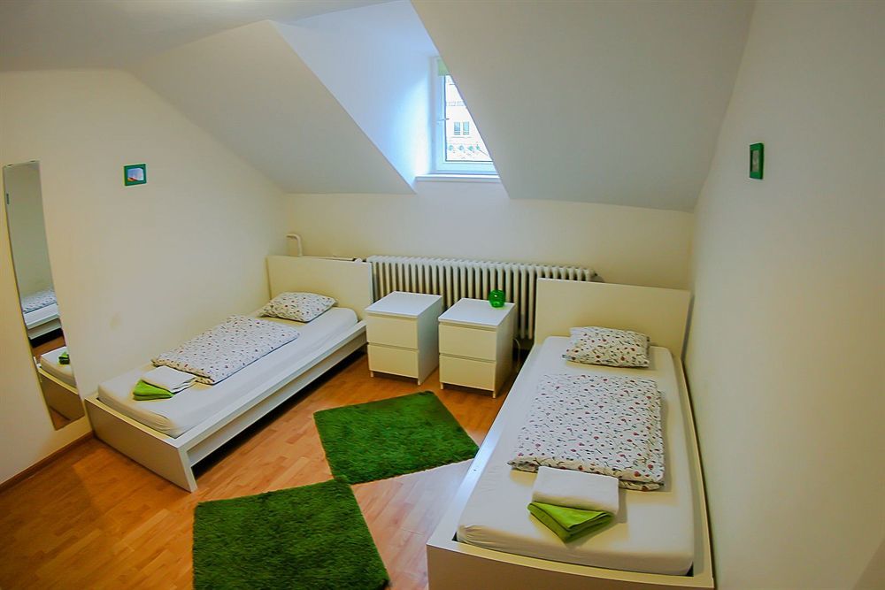 Patio Hostel Братислава Экстерьер фото