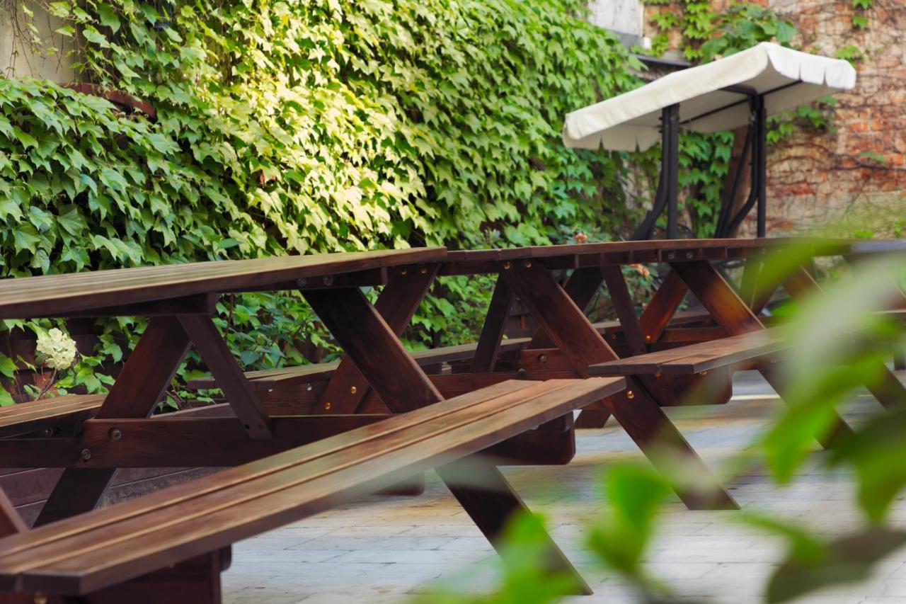 Patio Hostel Братислава Экстерьер фото