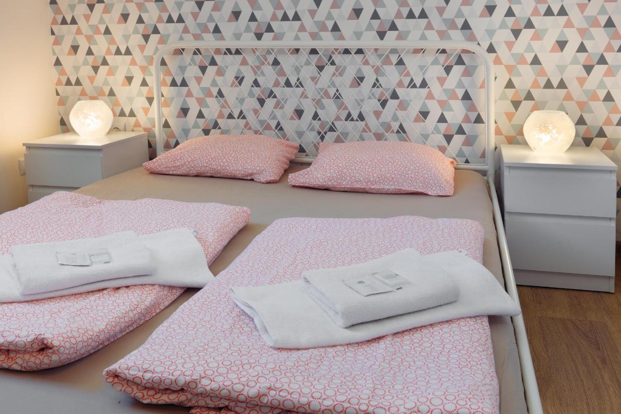 Patio Hostel Братислава Экстерьер фото