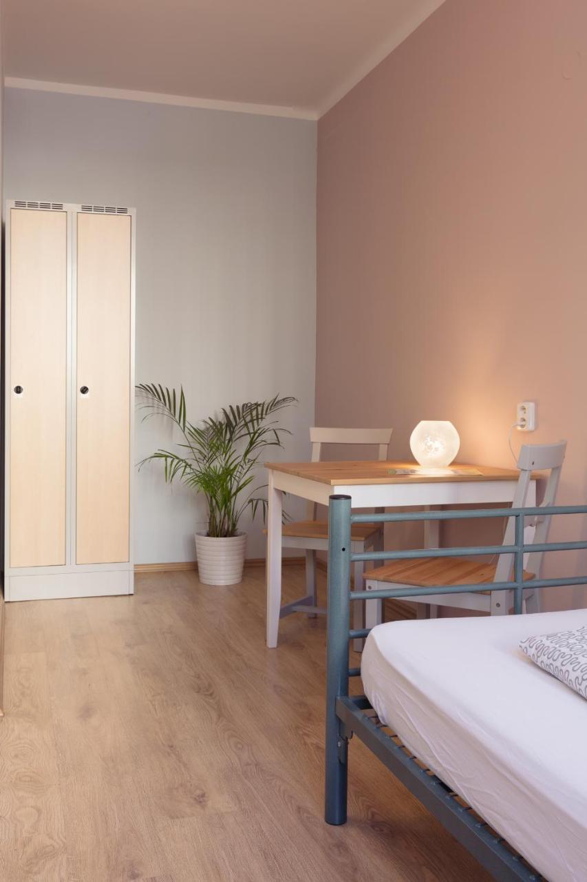 Patio Hostel Братислава Экстерьер фото