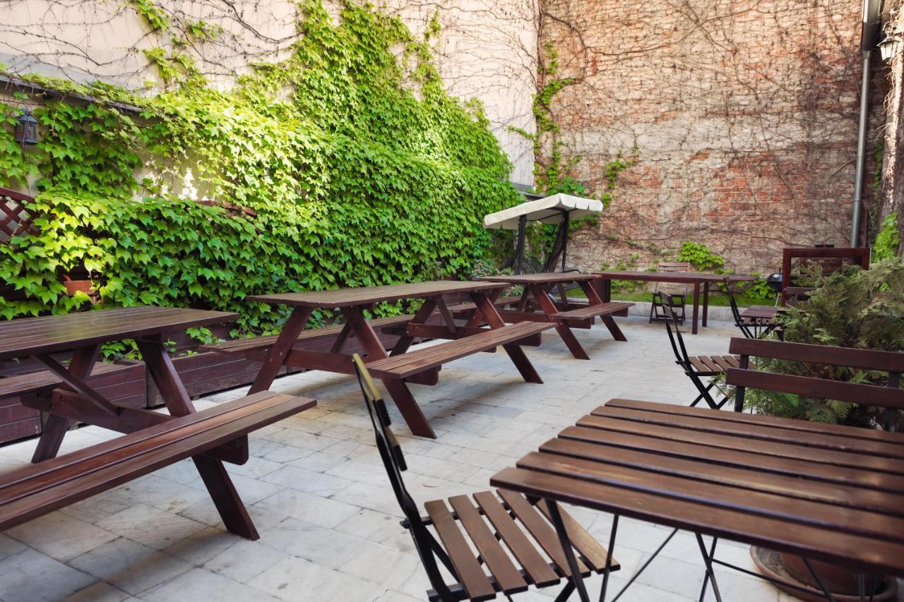 Patio Hostel Братислава Экстерьер фото