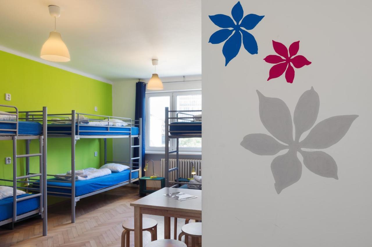 Patio Hostel Братислава Экстерьер фото