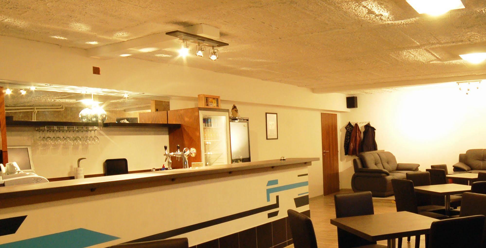 Patio Hostel Братислава Экстерьер фото